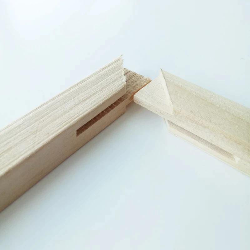 Bastidor de madera para pinturas por números, con un diseño de unión en ángulo y acabado natural.