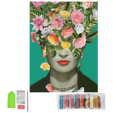 Pinturas con Diamantes Frida en Flores (30x40) - Pintura Diamante Redondo - arte, bordado diamante, diamante  cuadrado, diamond painting, flores, Frida, Frida Kahlo, mosaico diamante, mostacilla cuadrada, pintura diamante, pintura diamantes 
